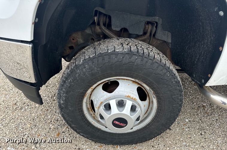 image for item EH6795 2012 GMC Sierra 3500HD flatbed pickup truck