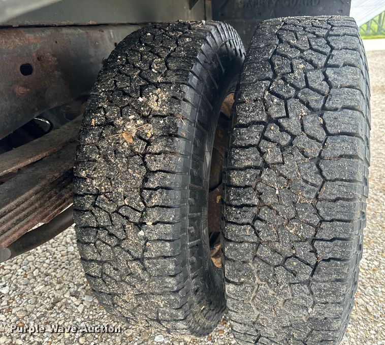 image for item EH6795 2012 GMC Sierra 3500HD flatbed pickup truck