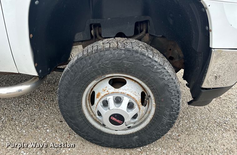 image for item EH6795 2012 GMC Sierra 3500HD flatbed pickup truck