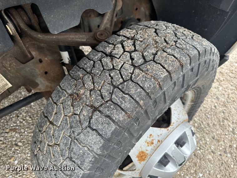 image for item EH6795 2012 GMC Sierra 3500HD flatbed pickup truck