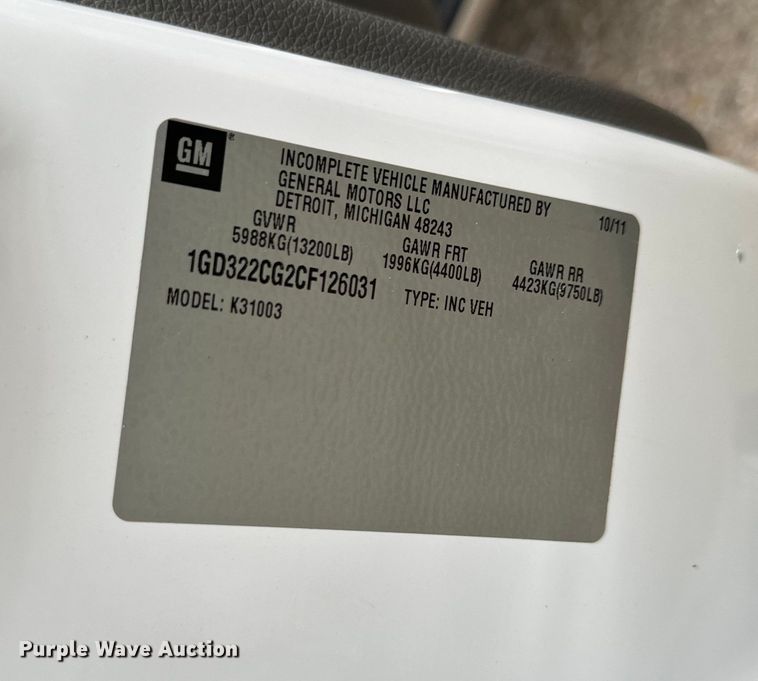 image for item EH6795 2012 GMC Sierra 3500HD flatbed pickup truck