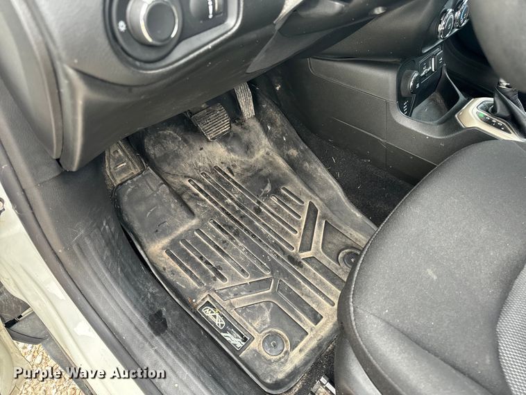 image for item EH6797 2017 Jeep Renegade Sport SUV