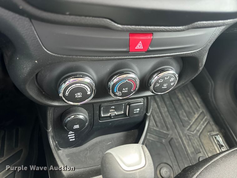 image for item EH6797 2017 Jeep Renegade Sport SUV