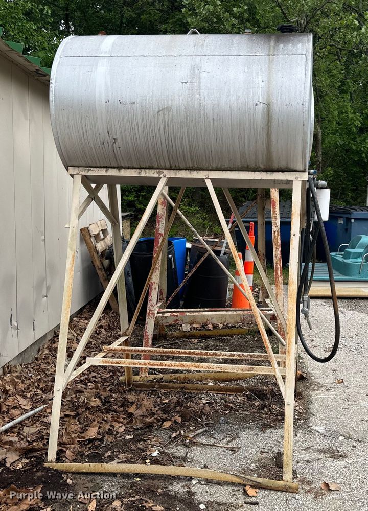 image for item EH6807 (2) fuel tanks