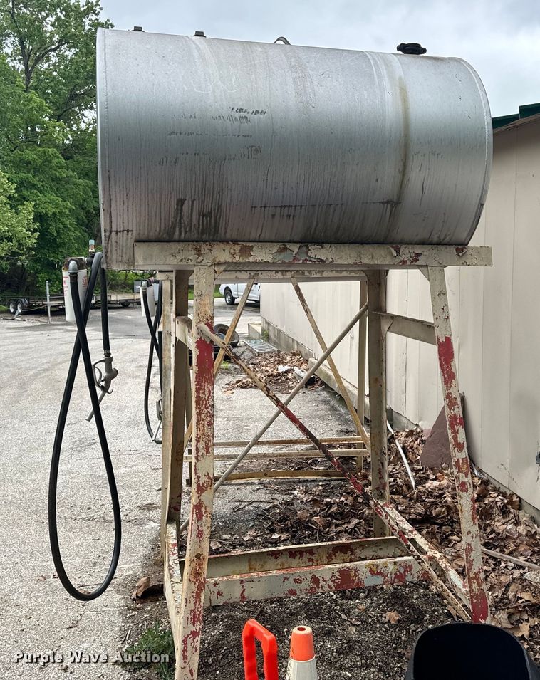 image for item EH6807 (2) fuel tanks