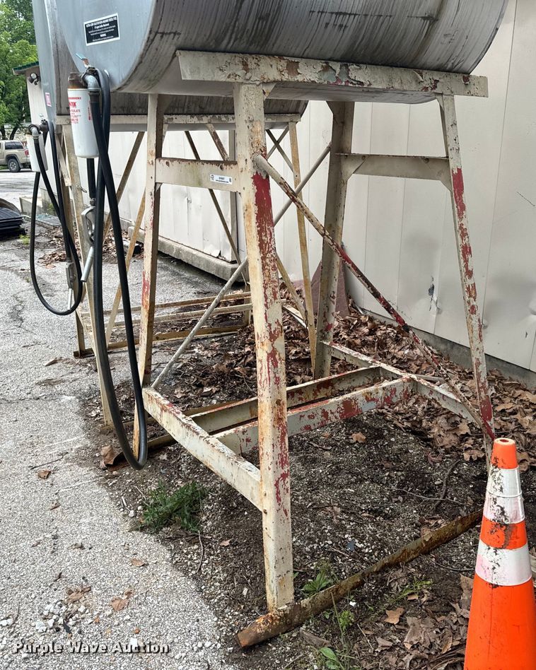 image for item EH6807 (2) fuel tanks