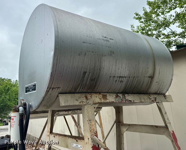 image for item EH6807 (2) fuel tanks