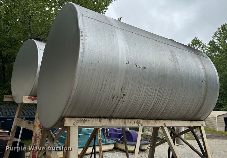 image for item EH6807 (2) fuel tanks