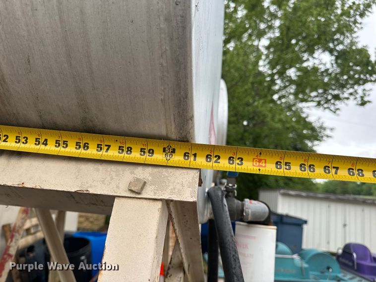 image for item EH6807 (2) fuel tanks