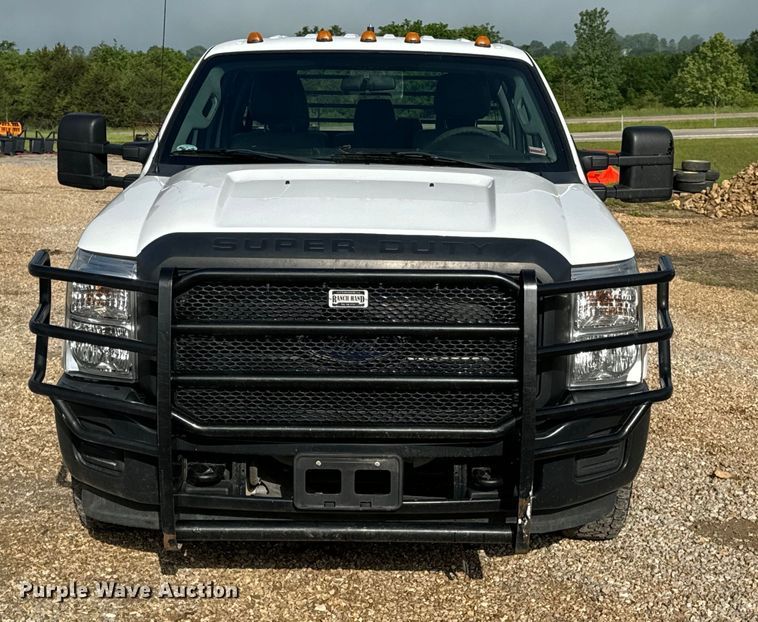 image for item EH6810 2015 Ford F350 Super Duty XL Crew Cab flatbed pickup truck