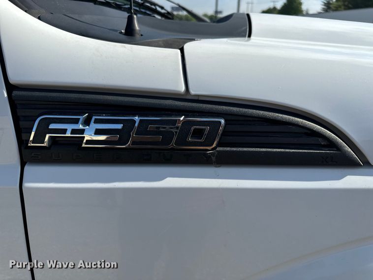 image for item EH6810 2015 Ford F350 Super Duty XL Crew Cab flatbed pickup truck