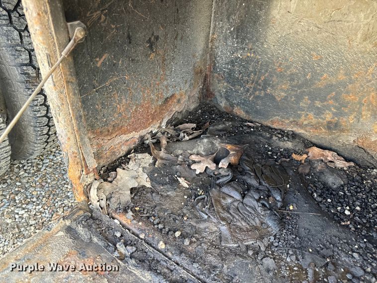 image for item EH6810 2015 Ford F350 Super Duty XL Crew Cab flatbed pickup truck