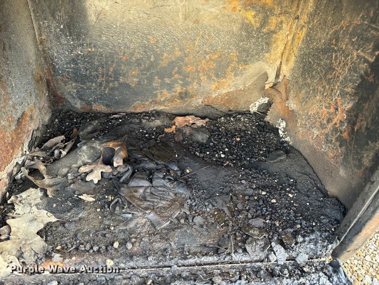 image for item EH6810 2015 Ford F350 Super Duty XL Crew Cab flatbed pickup truck