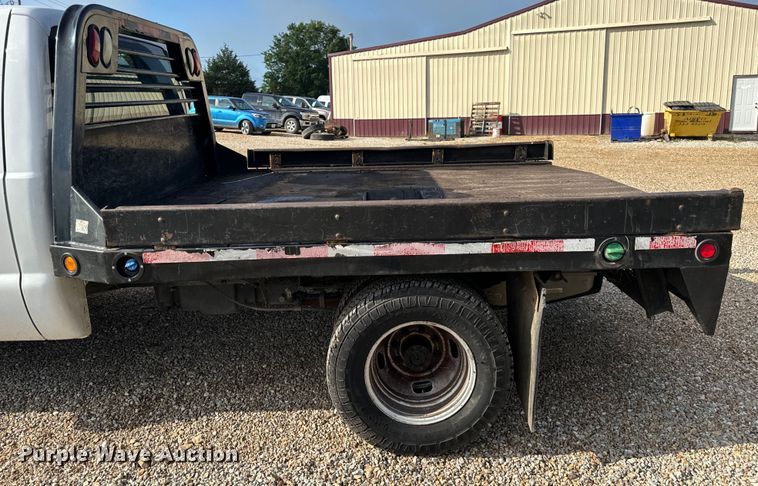 image for item EH6810 2015 Ford F350 Super Duty XL Crew Cab flatbed pickup truck