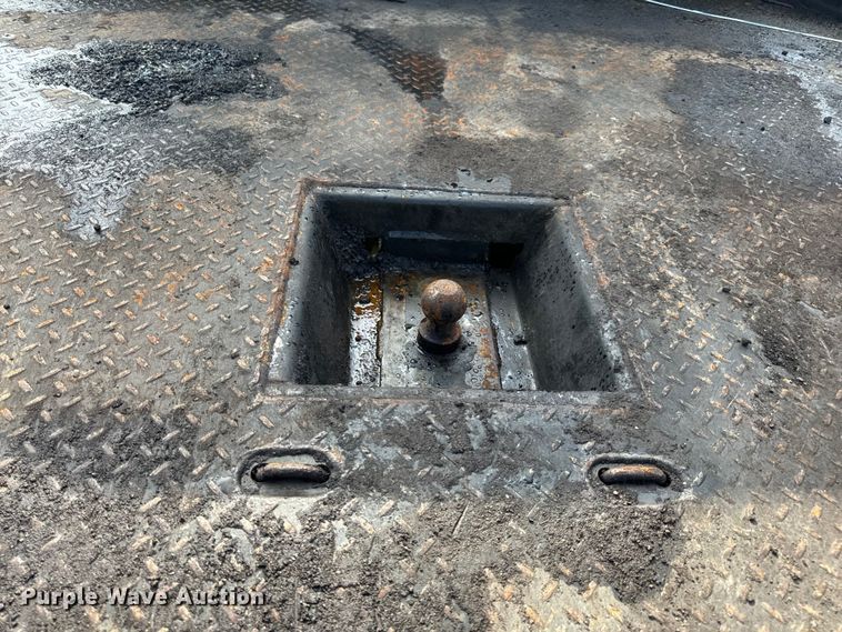 image for item EH6810 2015 Ford F350 Super Duty XL Crew Cab flatbed pickup truck