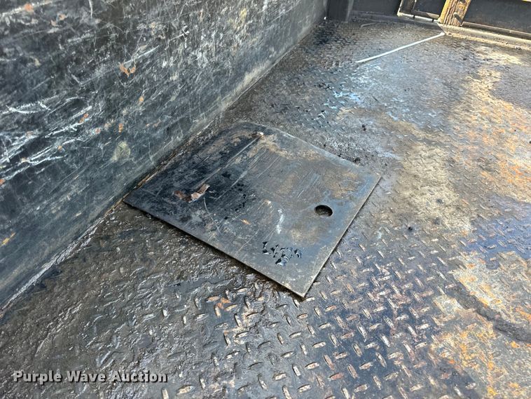 image for item EH6810 2015 Ford F350 Super Duty XL Crew Cab flatbed pickup truck