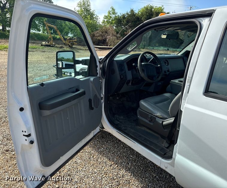 image for item EH6810 2015 Ford F350 Super Duty XL Crew Cab flatbed pickup truck