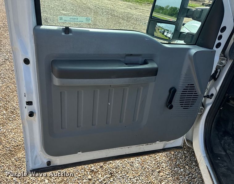 image for item EH6810 2015 Ford F350 Super Duty XL Crew Cab flatbed pickup truck