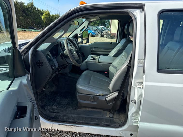 image for item EH6810 2015 Ford F350 Super Duty XL Crew Cab flatbed pickup truck