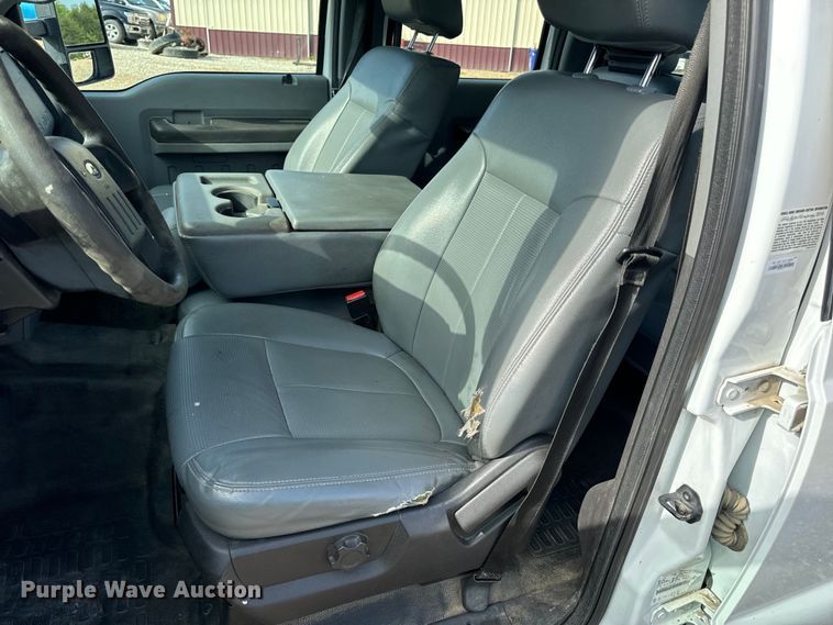 image for item EH6810 2015 Ford F350 Super Duty XL Crew Cab flatbed pickup truck