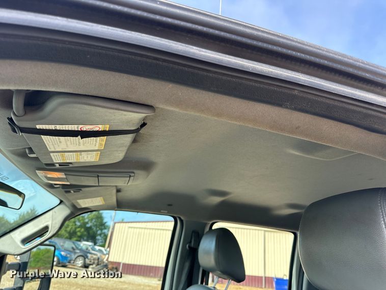 image for item EH6810 2015 Ford F350 Super Duty XL Crew Cab flatbed pickup truck