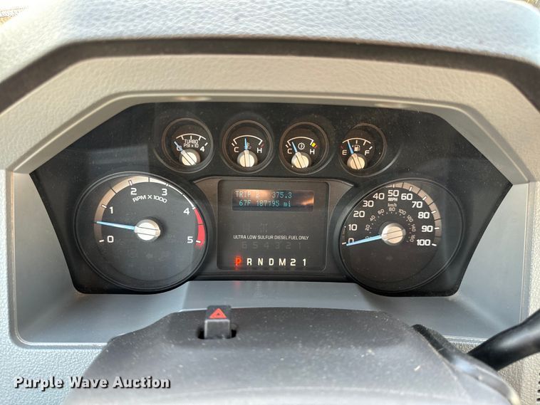 image for item EH6810 2015 Ford F350 Super Duty XL Crew Cab flatbed pickup truck