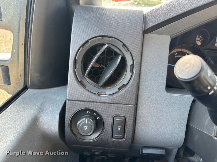 image for item EH6810 2015 Ford F350 Super Duty XL Crew Cab flatbed pickup truck