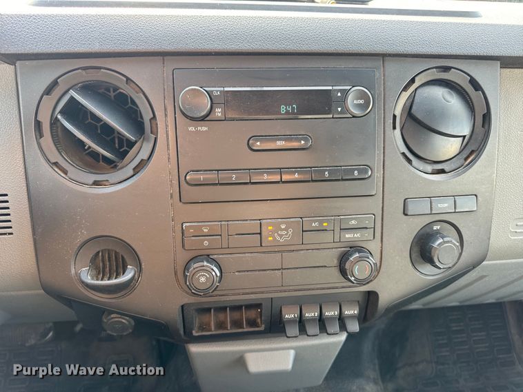 image for item EH6810 2015 Ford F350 Super Duty XL Crew Cab flatbed pickup truck