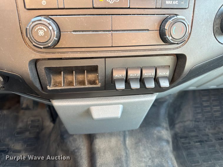 image for item EH6810 2015 Ford F350 Super Duty XL Crew Cab flatbed pickup truck