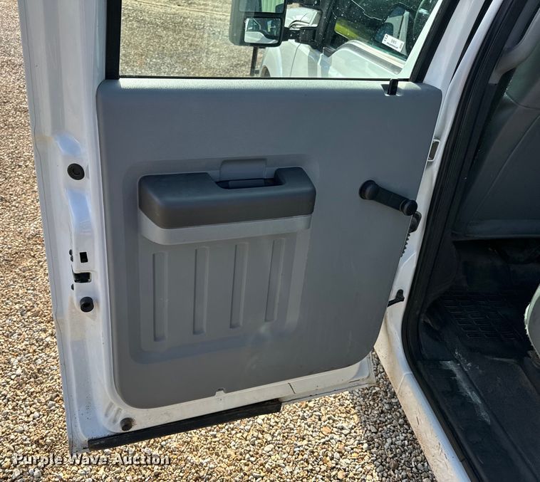 image for item EH6810 2015 Ford F350 Super Duty XL Crew Cab flatbed pickup truck