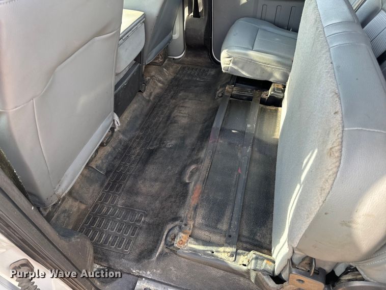 image for item EH6810 2015 Ford F350 Super Duty XL Crew Cab flatbed pickup truck