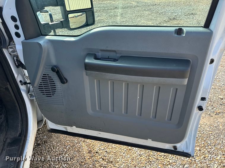 image for item EH6810 2015 Ford F350 Super Duty XL Crew Cab flatbed pickup truck