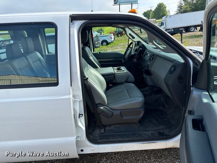 image for item EH6810 2015 Ford F350 Super Duty XL Crew Cab flatbed pickup truck