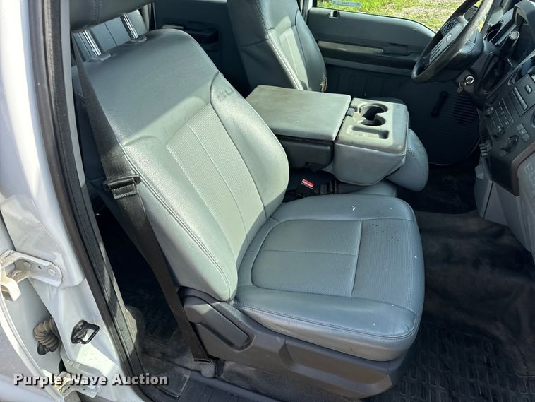 image for item EH6810 2015 Ford F350 Super Duty XL Crew Cab flatbed pickup truck