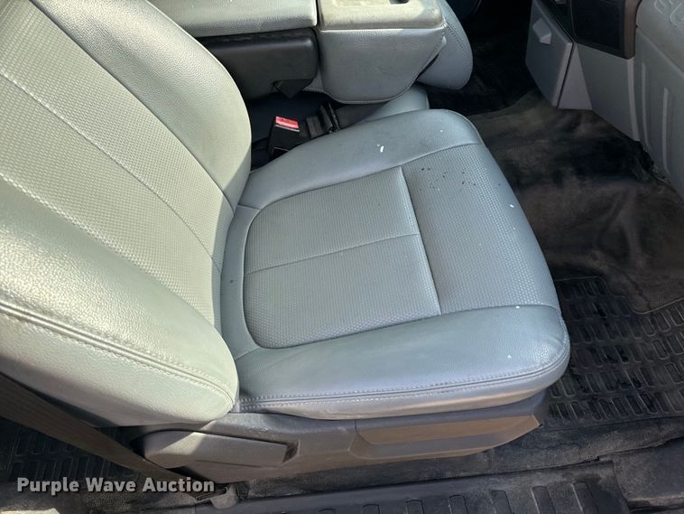 image for item EH6810 2015 Ford F350 Super Duty XL Crew Cab flatbed pickup truck