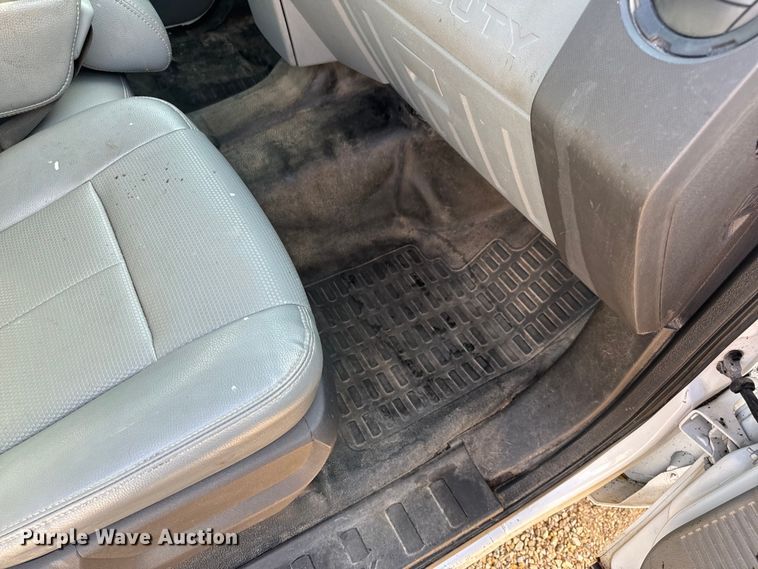 image for item EH6810 2015 Ford F350 Super Duty XL Crew Cab flatbed pickup truck