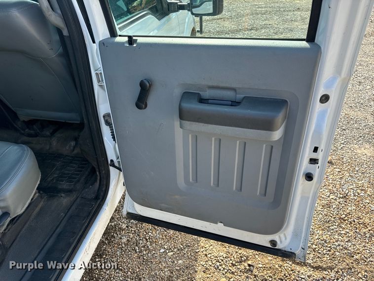 image for item EH6810 2015 Ford F350 Super Duty XL Crew Cab flatbed pickup truck