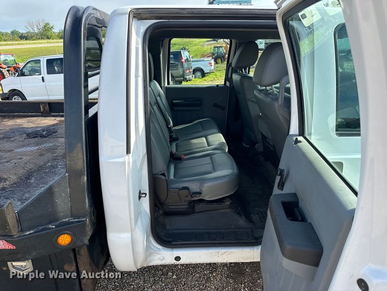 image for item EH6810 2015 Ford F350 Super Duty XL Crew Cab flatbed pickup truck