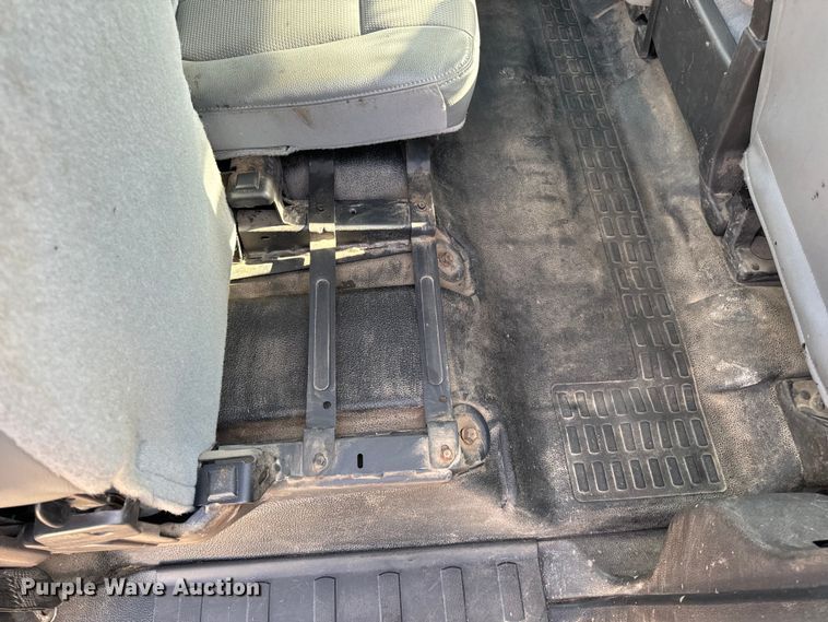 image for item EH6810 2015 Ford F350 Super Duty XL Crew Cab flatbed pickup truck