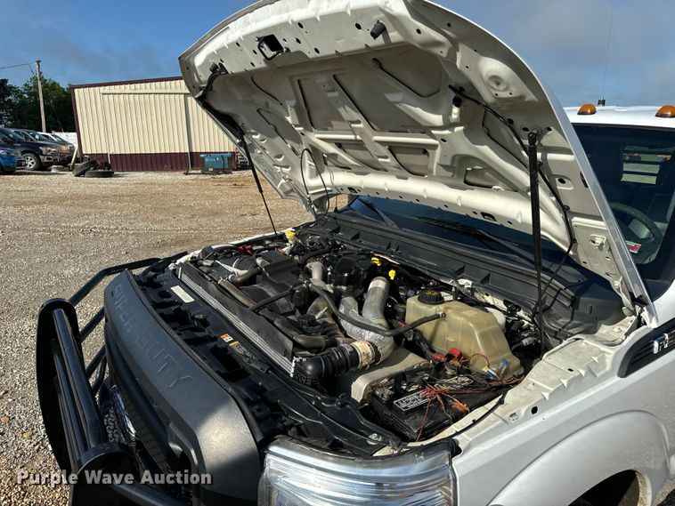 image for item EH6810 2015 Ford F350 Super Duty XL Crew Cab flatbed pickup truck