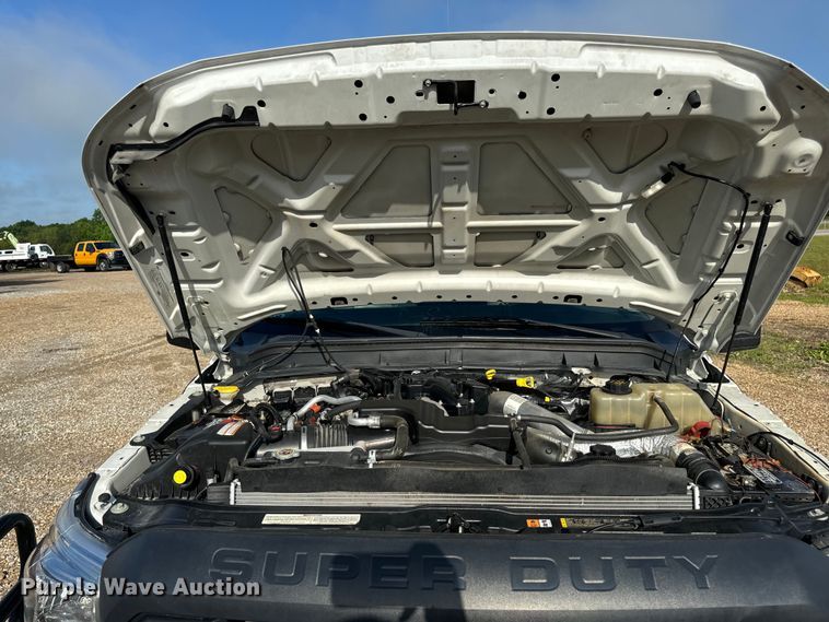 image for item EH6810 2015 Ford F350 Super Duty XL Crew Cab flatbed pickup truck