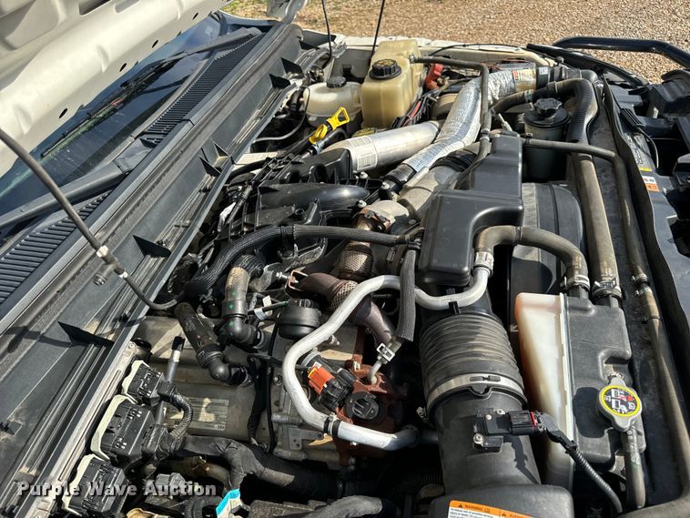 image for item EH6810 2015 Ford F350 Super Duty XL Crew Cab flatbed pickup truck