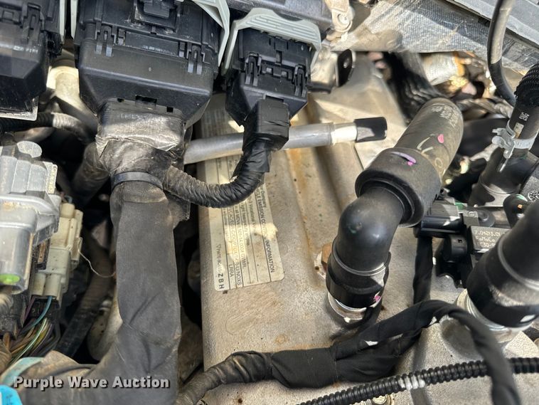 image for item EH6810 2015 Ford F350 Super Duty XL Crew Cab flatbed pickup truck