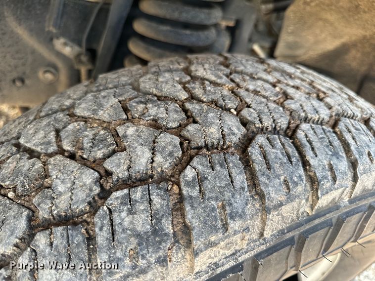 image for item EH6810 2015 Ford F350 Super Duty XL Crew Cab flatbed pickup truck