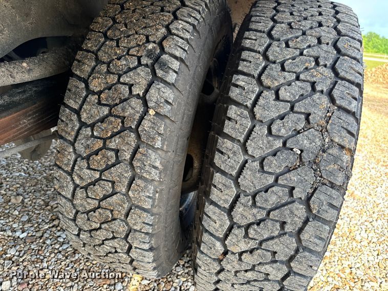 image for item EH6810 2015 Ford F350 Super Duty XL Crew Cab flatbed pickup truck