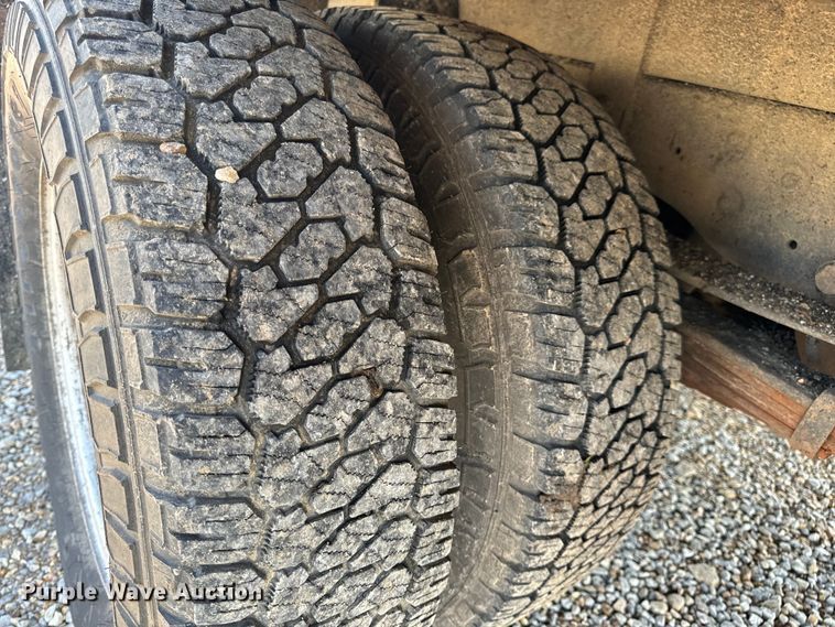 image for item EH6810 2015 Ford F350 Super Duty XL Crew Cab flatbed pickup truck