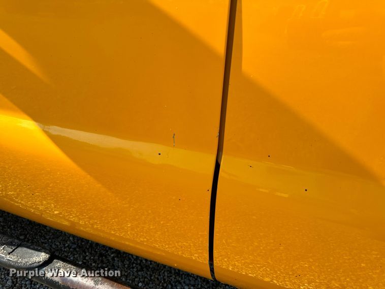 image for item EH6811 2012 Ford  F450 Super Duty XL flatbed truck