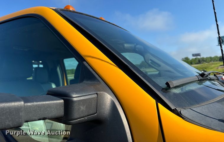 image for item EH6811 2012 Ford  F450 Super Duty XL flatbed truck