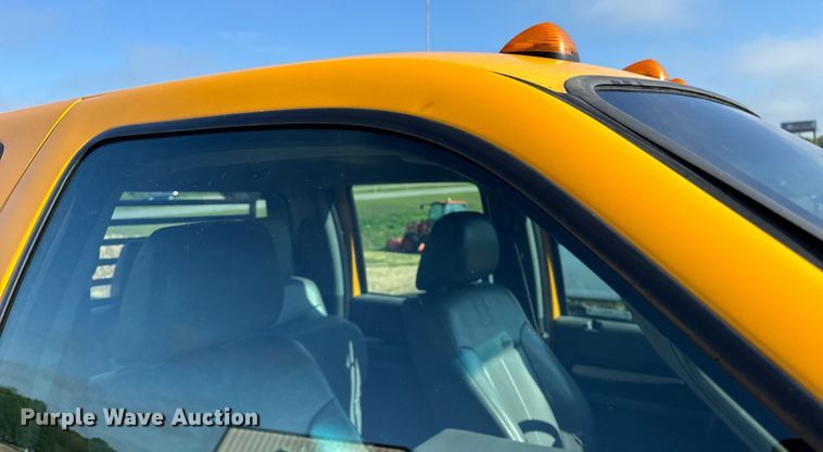 image for item EH6811 2012 Ford  F450 Super Duty XL flatbed truck