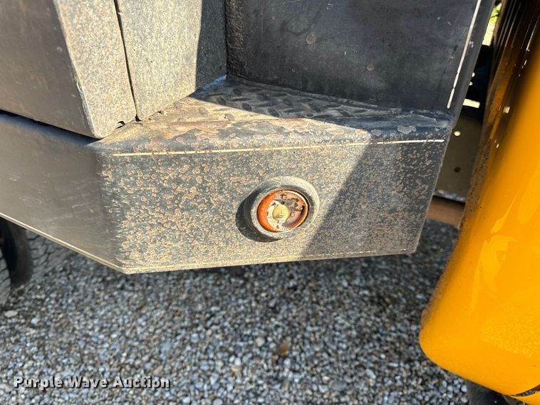 image for item EH6811 2012 Ford  F450 Super Duty XL flatbed truck